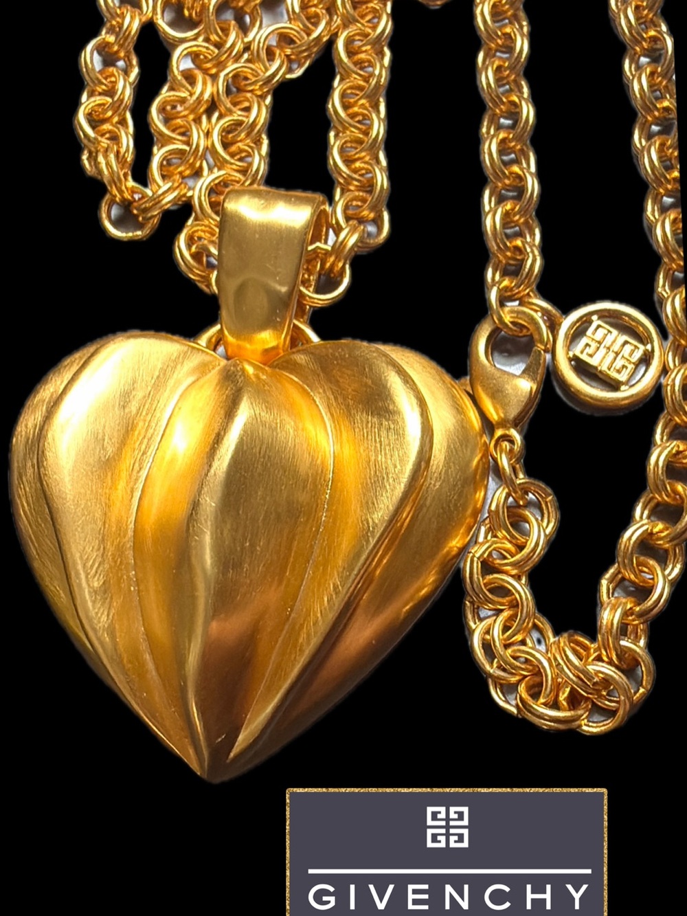 Givenchy Gold Ribbed Heart Pendant / 30” Chain Necklace✨SIGNED✨